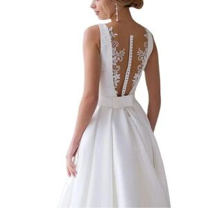 Elegant White Lace Backless Dress